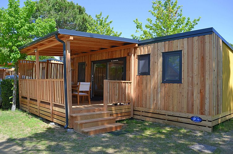 Experience luxury in the SunLodge Sabai vacation home, located in the serene setting of Peschiera del Garda on the beautiful Italian lakes.