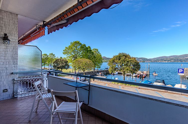 Appartement Attilio lake front view