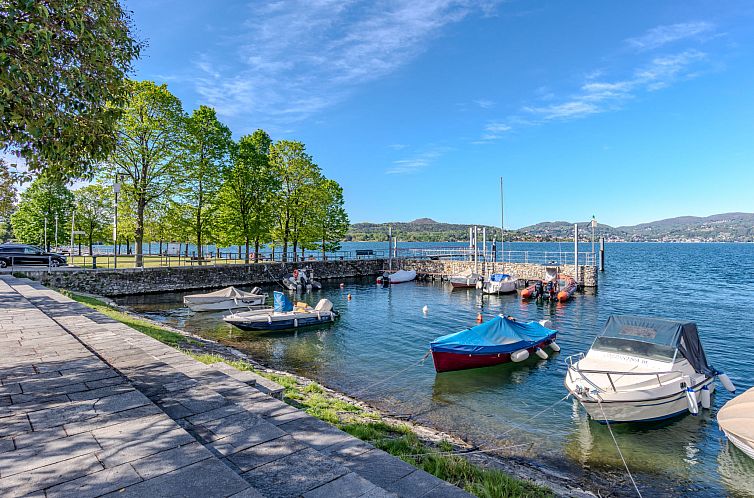 Appartement Attilio lake front view
