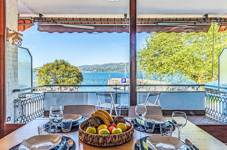 Appartement Attilio lake front view