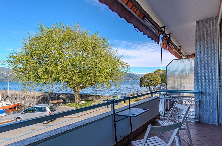 Appartement Attilio lake front view