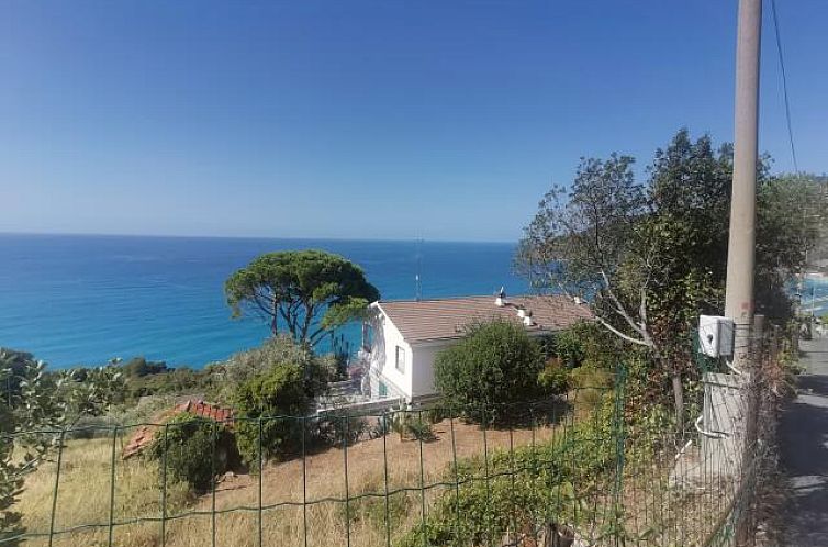 Vrijstaande woning in Moneglia