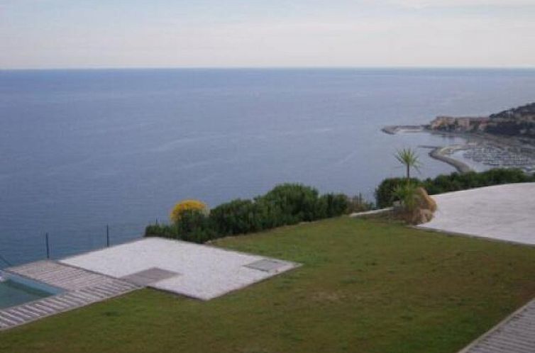 Vrijstaande woning in Imperia