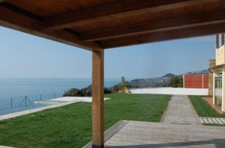 Vrijstaande woning in Imperia