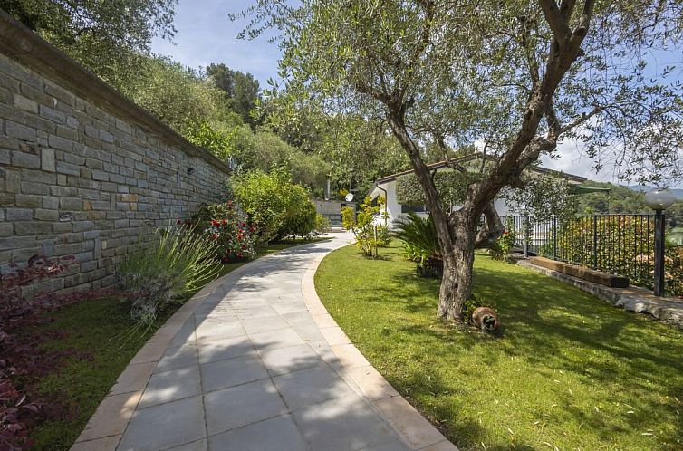 Vrijstaande woning in Imperia