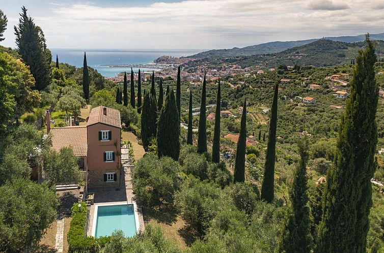 Vrijstaande woning in Imperia