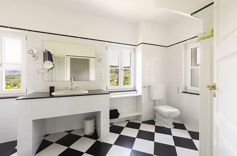 Vrijstaande woning in Imperia