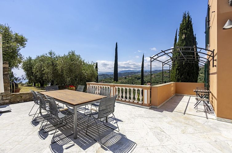 Vrijstaande woning in Imperia