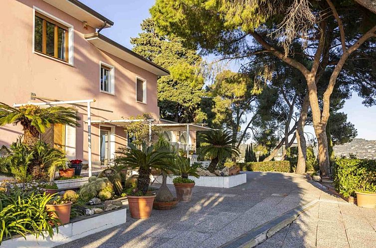 Vrijstaande woning in Imperia