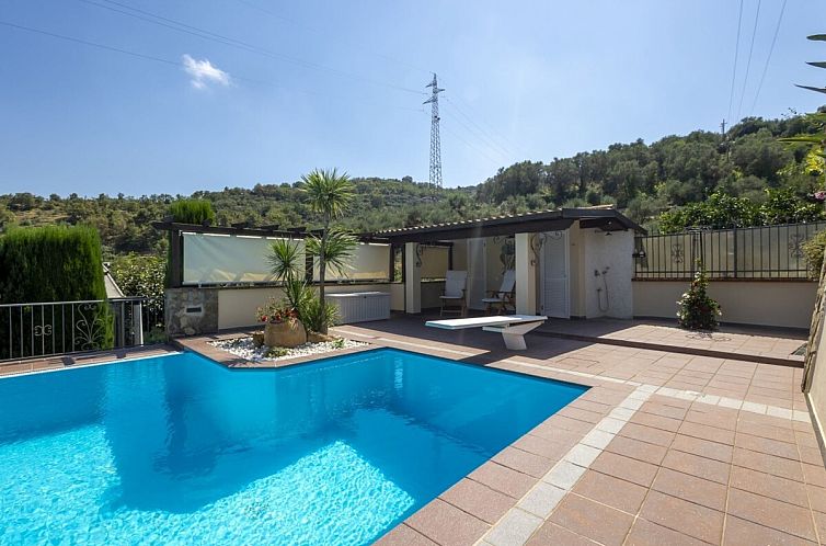 Vrijstaande woning in Imperia