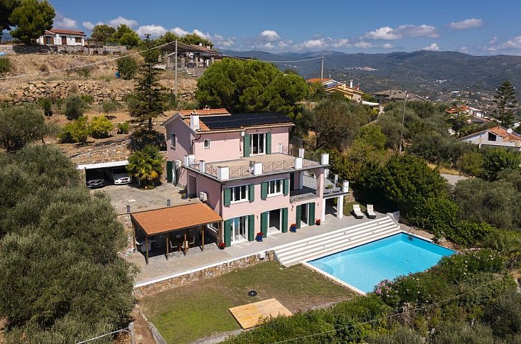 Vrijstaande woning in Imperia