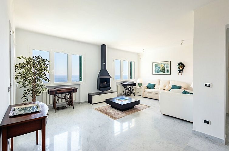 Vrijstaande woning in Imperia