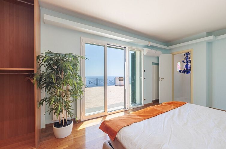 Vrijstaande woning in Imperia