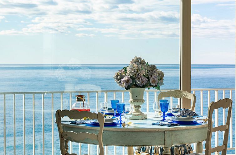 Guest house 09013501 - Apartment Liguria - Appartement Pieds dans l'eau