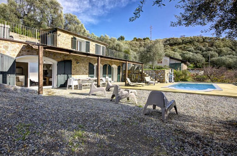 Vrijstaande woning in Civezza