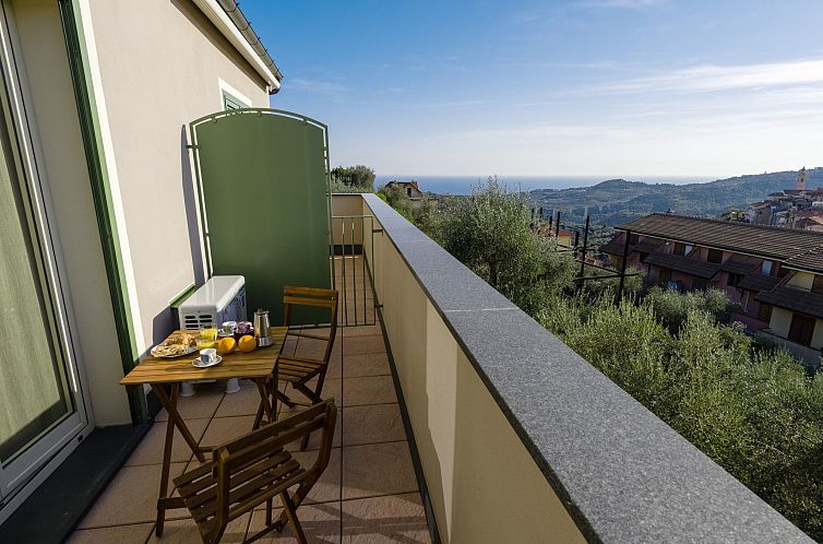 Appartement Gloria del Mare - Schwimmbad mit Meerblick