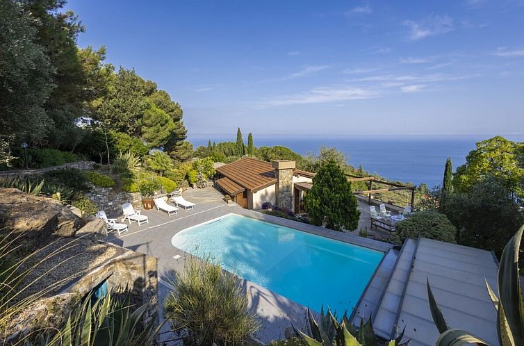 Vrijstaande woning in Cipressa