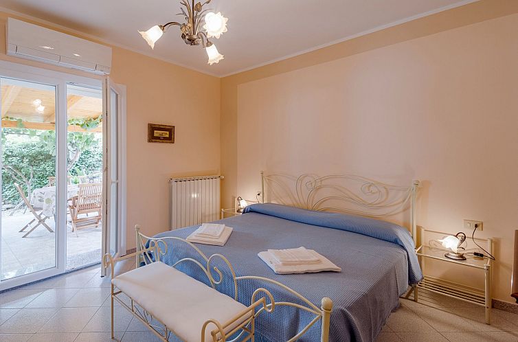 Vakantiehuis Villa in Borgomaro mit privatem Parkplatz
