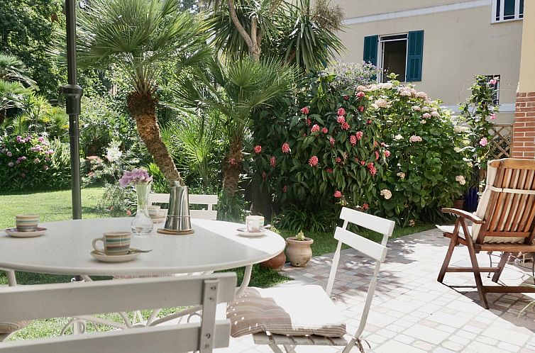 Guest house 09026604 - Apartment Liguria - Appartement Villa in der Stadt-Privatparkplatz-Garten-6Gäst