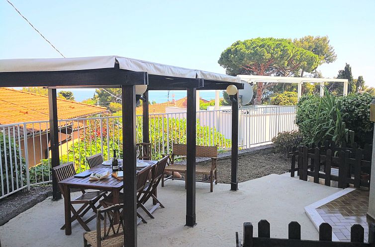 Appartement Wohnung mit Garten, wenige Minuten vom Meer entf