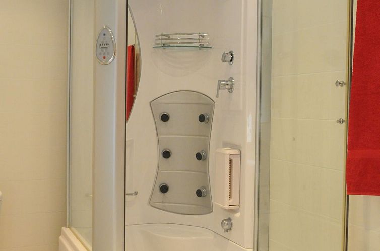Vakantiehuis Giusvalla Deluxe Forest 3 Etagen Villa