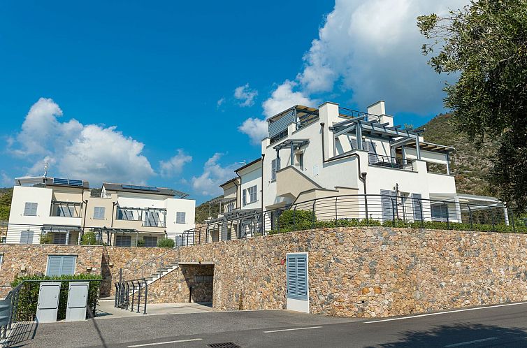 Appartement Perla Abernathy - Haus mit Pool und Garten