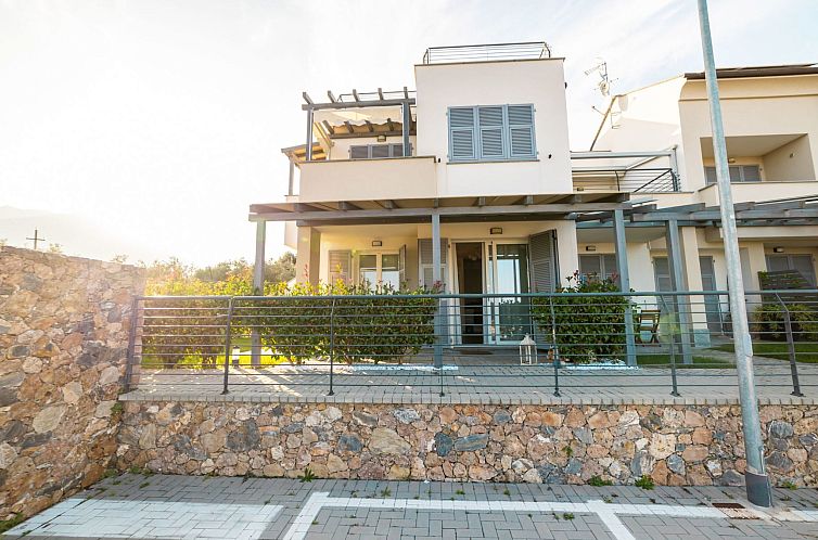Appartement Perla Abernathy - Haus mit Pool und Garten