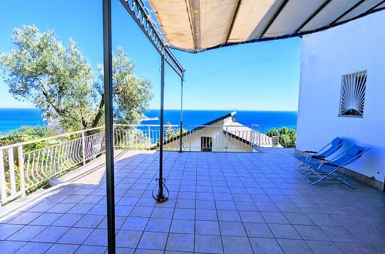 Vrijstaande woning in Alassio