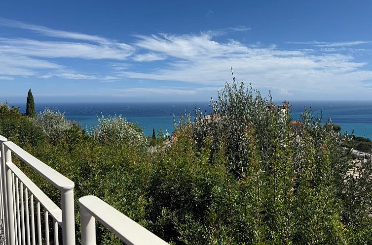 Vrijstaande woning in Alassio