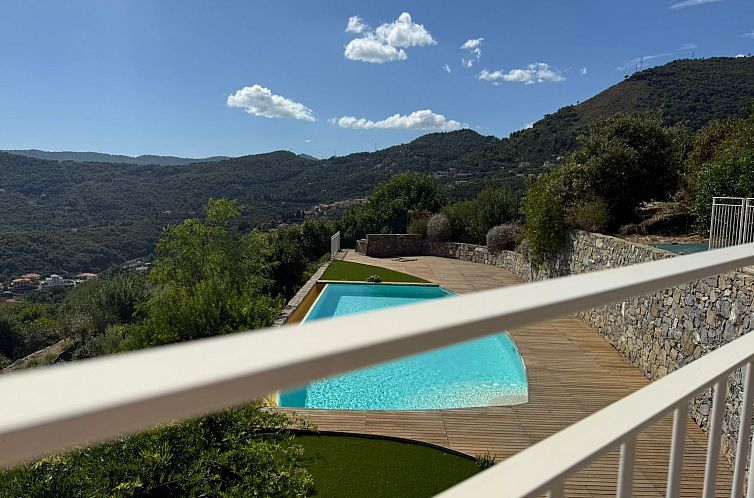 Vrijstaande woning in Alassio