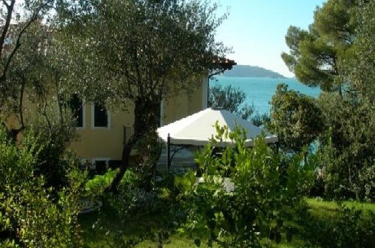 Vrijstaande woning in Lerici