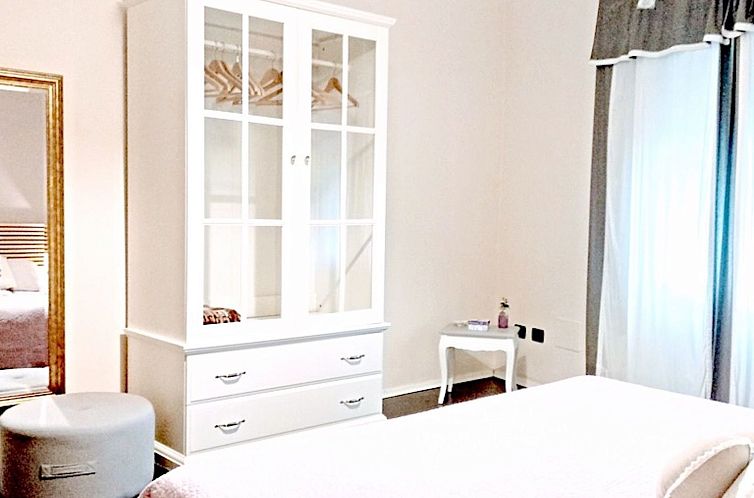 Appartement Wohnung mit privatem Garten in Villa
