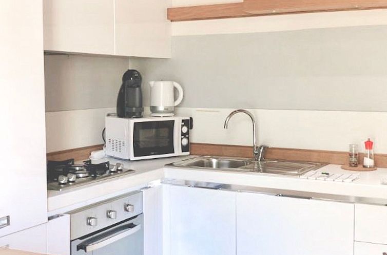 Appartement Wohnung mit privatem Garten in Villa