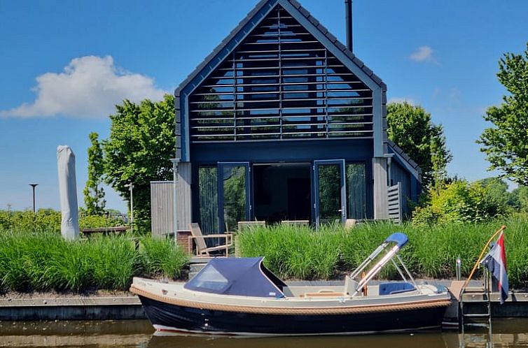 Vakantiehuis in Balk aan het water met eigen aanlegsteiger, ideaal voor een ontspannen verblijf in de Friese meren.