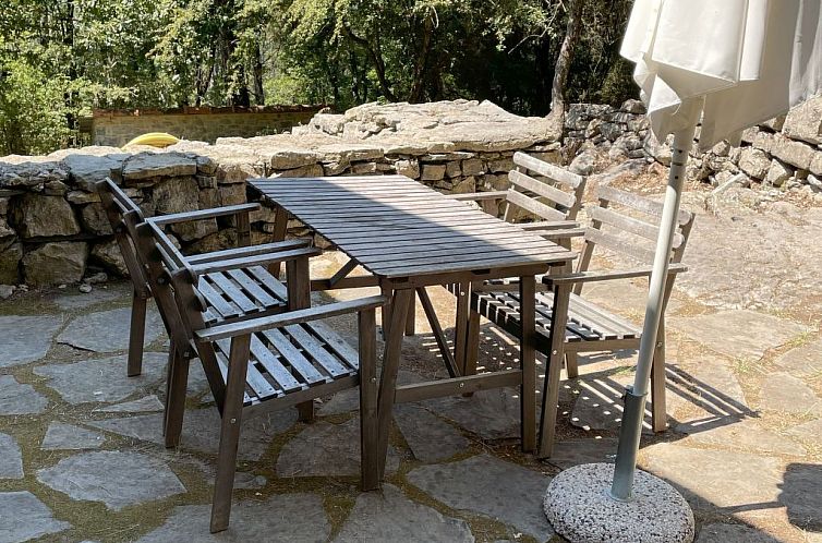Vakantiehuis Zypressen, ein Haus im Wald an der ligurischen 