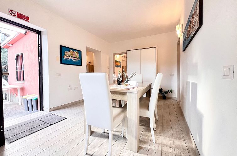 Appartement Wohnung im zweiten Stock mit Parkplatz und Garte