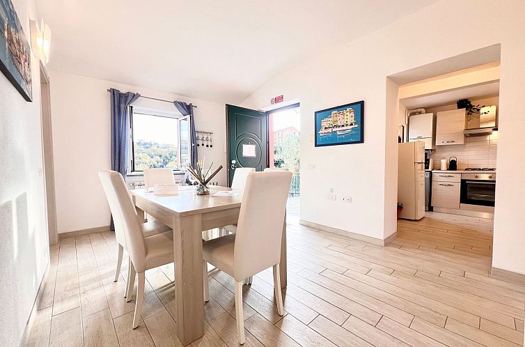 Appartement Wohnung im zweiten Stock mit Parkplatz und Garte