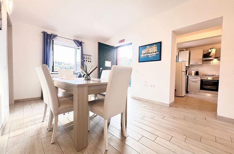 Appartement Wohnung im zweiten Stock mit Parkplatz und Garte