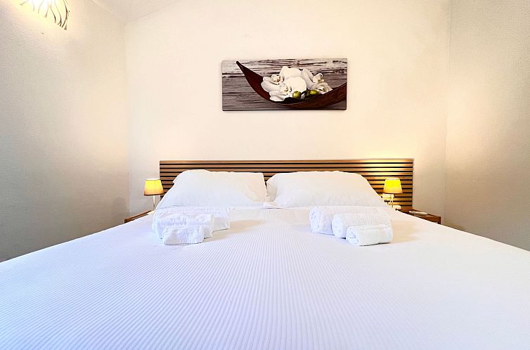 Appartement Wohnung im zweiten Stock mit Parkplatz und Garte