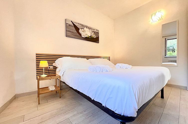 Appartement Wohnung im zweiten Stock mit Parkplatz und Garte