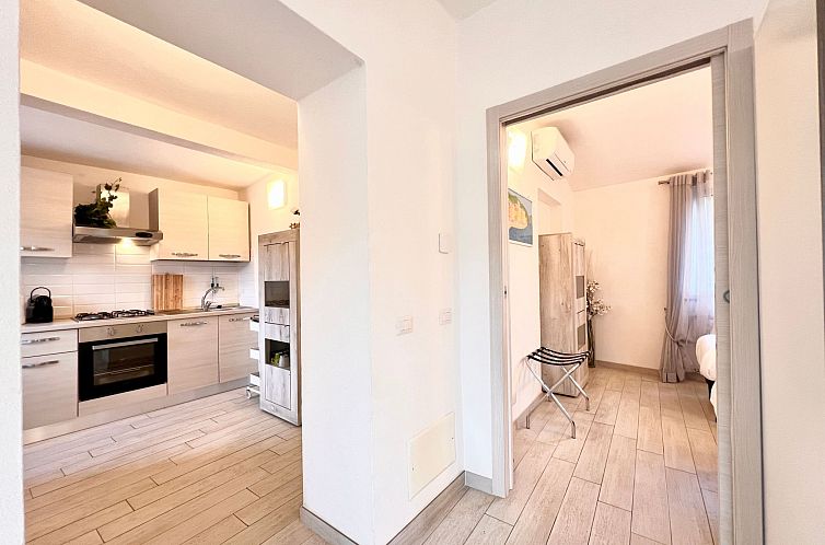 Appartement Wohnung im zweiten Stock mit Parkplatz und Garte