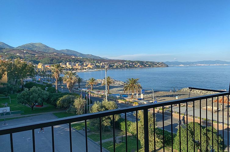 Guest house 0907502 - Apartment Liguria - Appartement Bacio del Mare by Holiday World