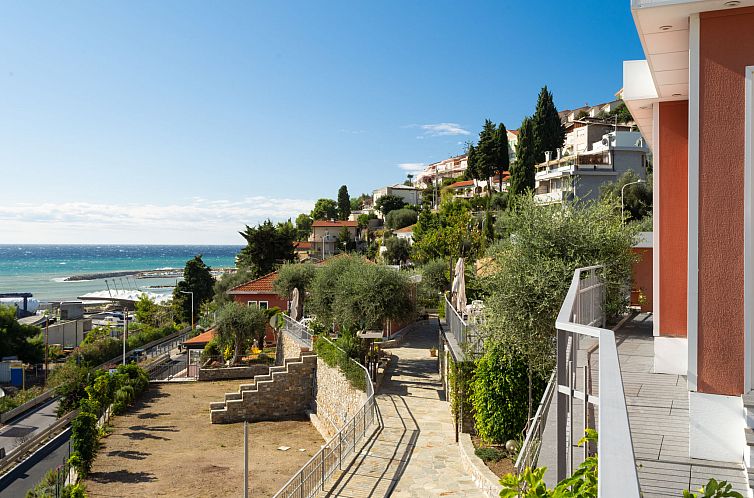 Guest house 0908302 - Holiday property Liguria - Vakantiehuis Magnolia (SLR405)