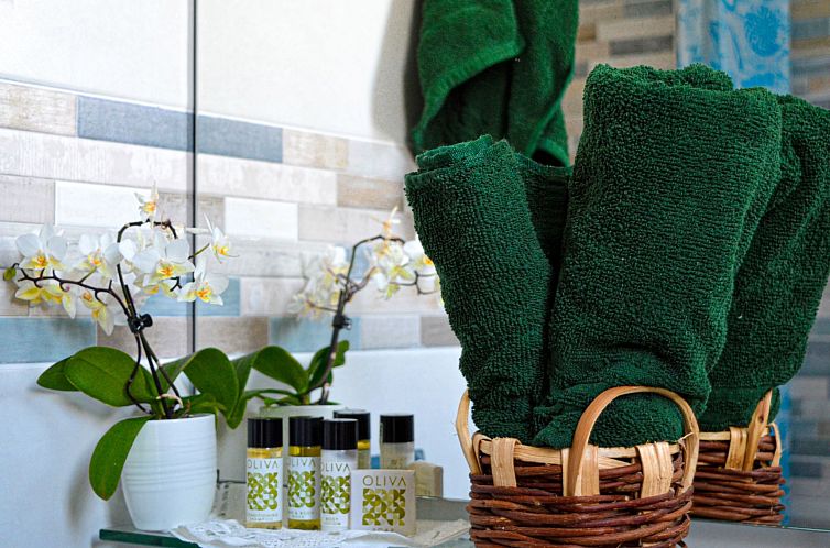 Appartement mit privatem Garten, Meerblick und Gemeinschafts