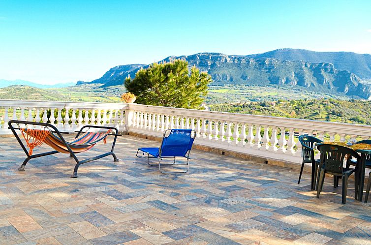 Appartement mit privatem Garten, Meerblick und Gemeinschafts