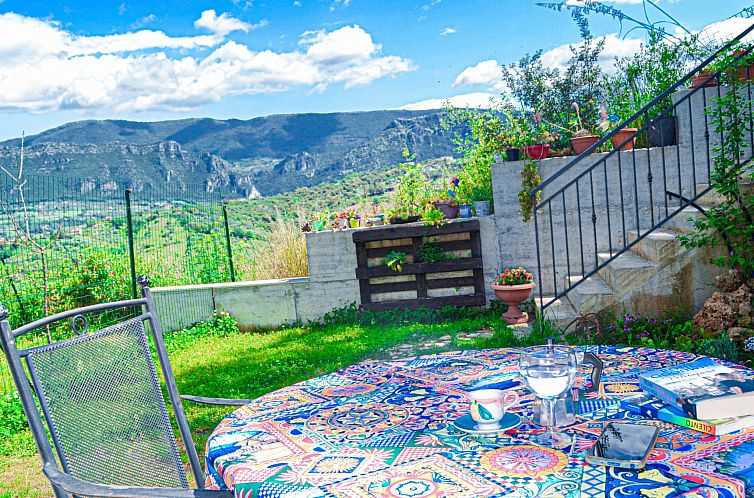 Appartement mit privatem Garten, Meerblick und Gemeinschafts