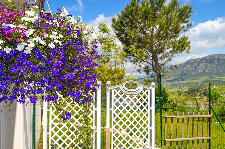 Appartement mit privatem Garten, Meerblick und Gemeinschafts