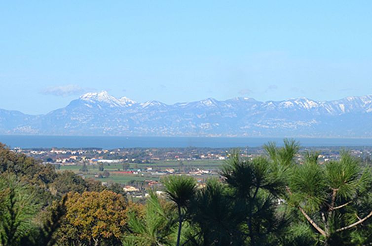 Appartement mit privatem Garten, Meerblick und Gemeinschafts
