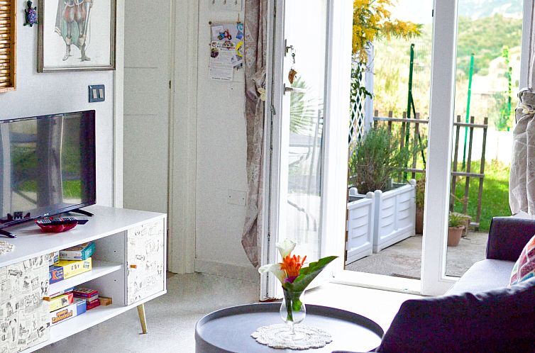 Appartement mit privatem Garten, Meerblick und Gemeinschafts