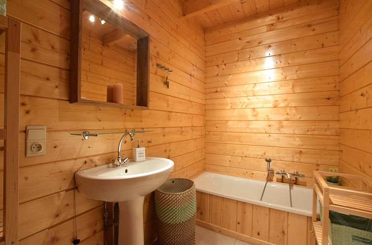 Happy Wood Chalet